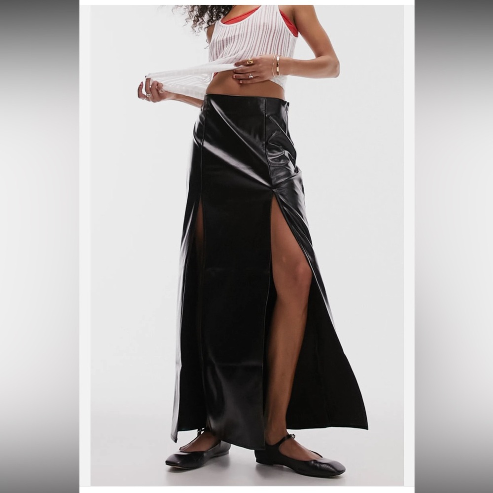 NWT - TopShop Faux Leather Skirt w/ slit - US Size 8